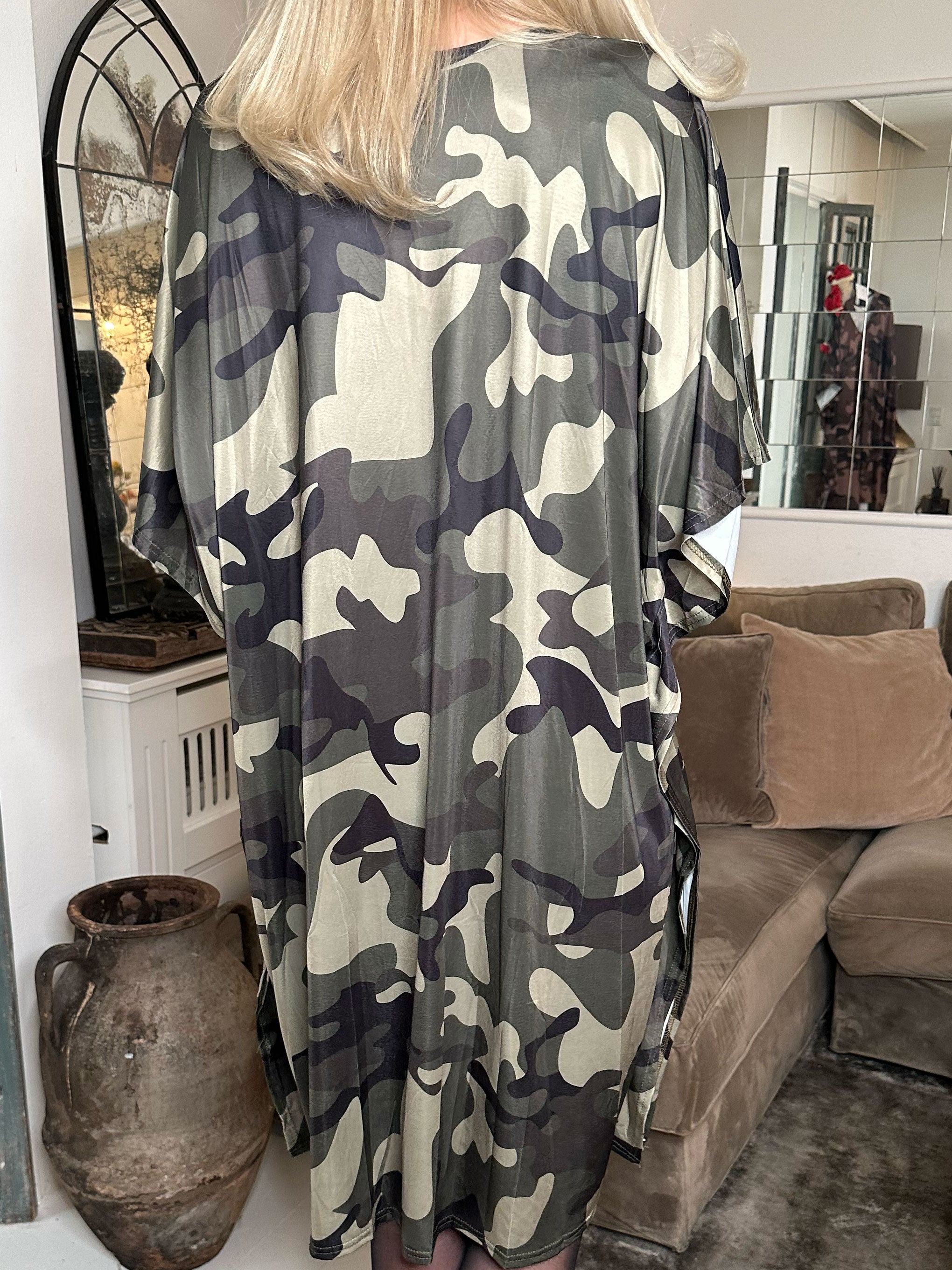 Azmina Camo - Tunikakjole i løs pasform i camouflageprint